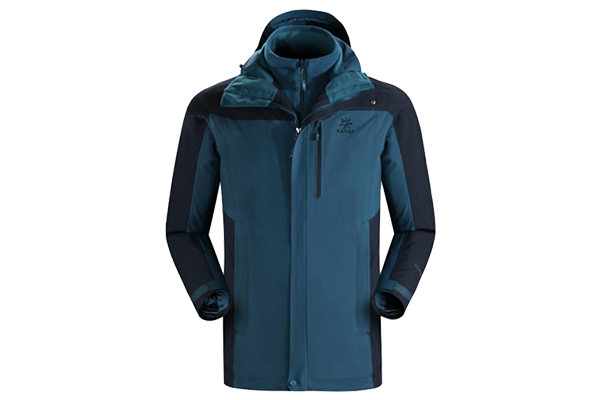 三合一沖鋒衣內(nèi)膽選擇羽絨好還是抓絨好？沖鋒衣廠家為你解答